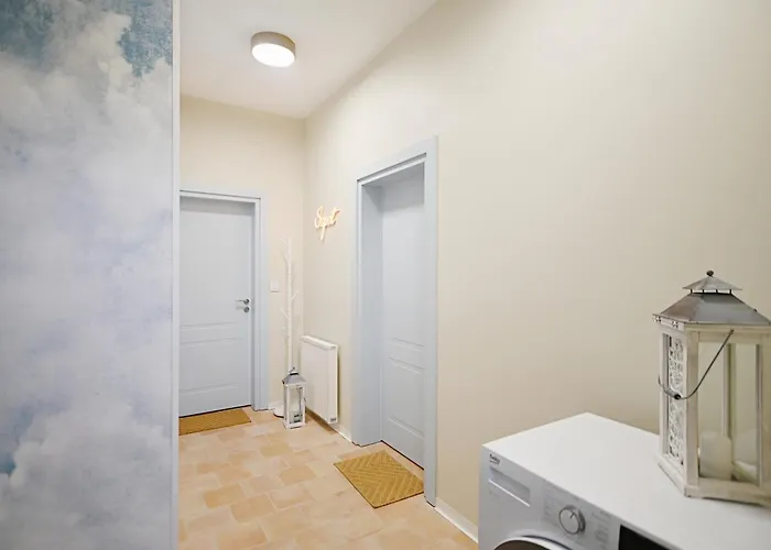 Victus Apartamenty, Compassi *